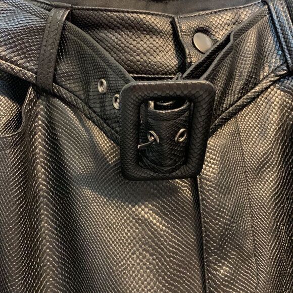 Beua Tilley size medium faux leather skirt, elastic waist band and belt. NEW - Picture 2 of 7